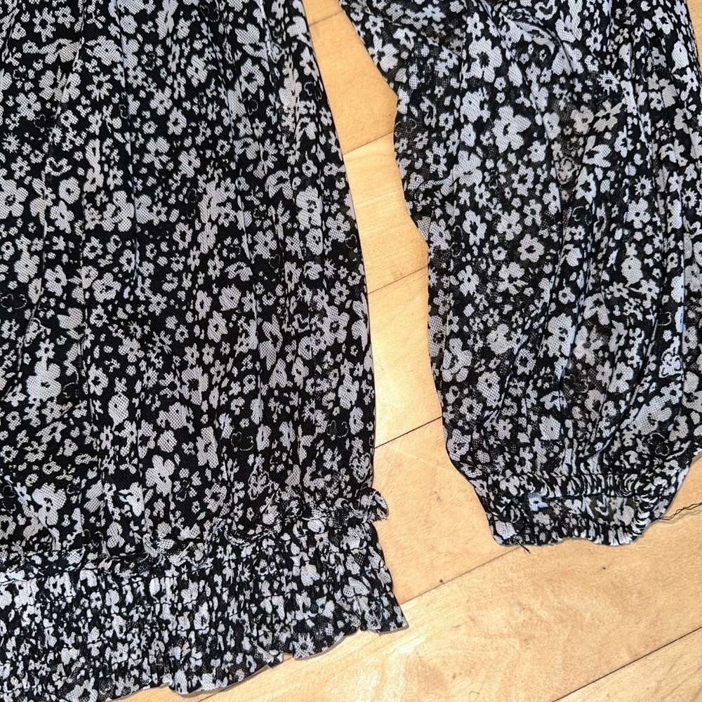 EverEve Mesh Black floral top, M, CB2237 - Picture 3 of 6
